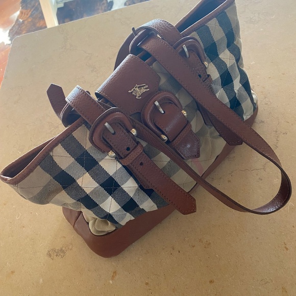 Burberry Handbags - Burberry purse